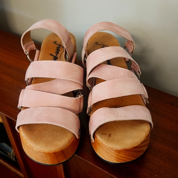 Free People Virgo switchback pink suede strap wood platform leather sandals. - Picture 3 of 10